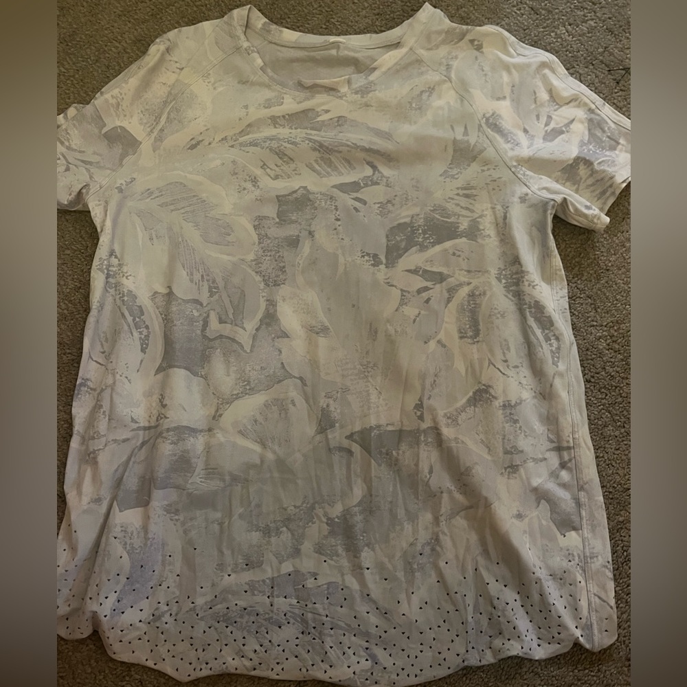 Lululemon white flower pattern tee size 2